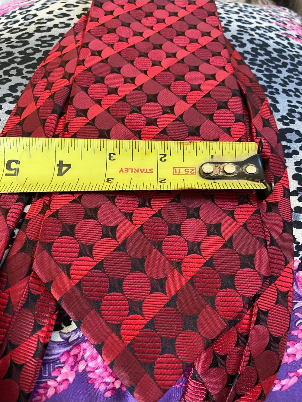 💯 Silk Hand Made Luxurious Red Black Subtle Shimmer Textured Tie